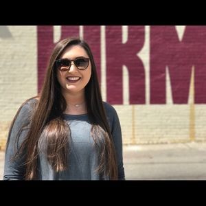 Meet your Posher, Lauren